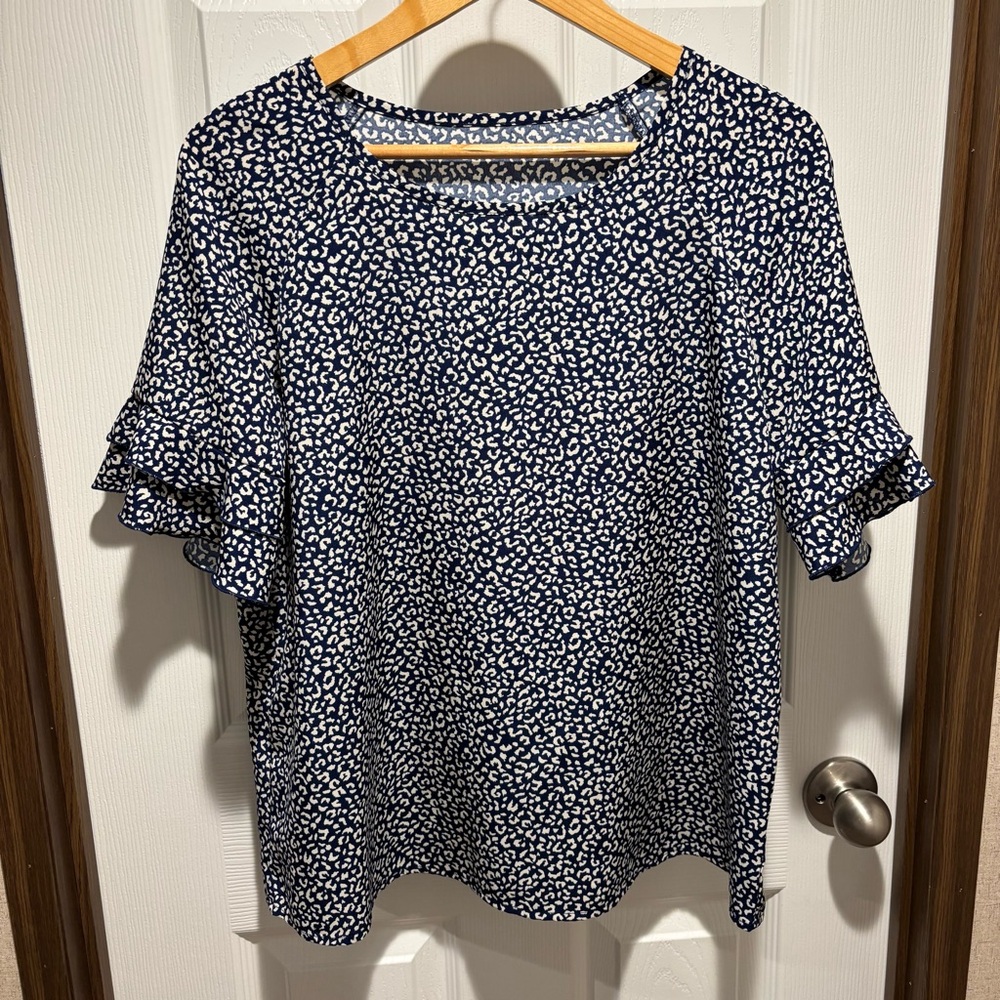 Boutique Brand Navy Blue and White Women's Top Size Large